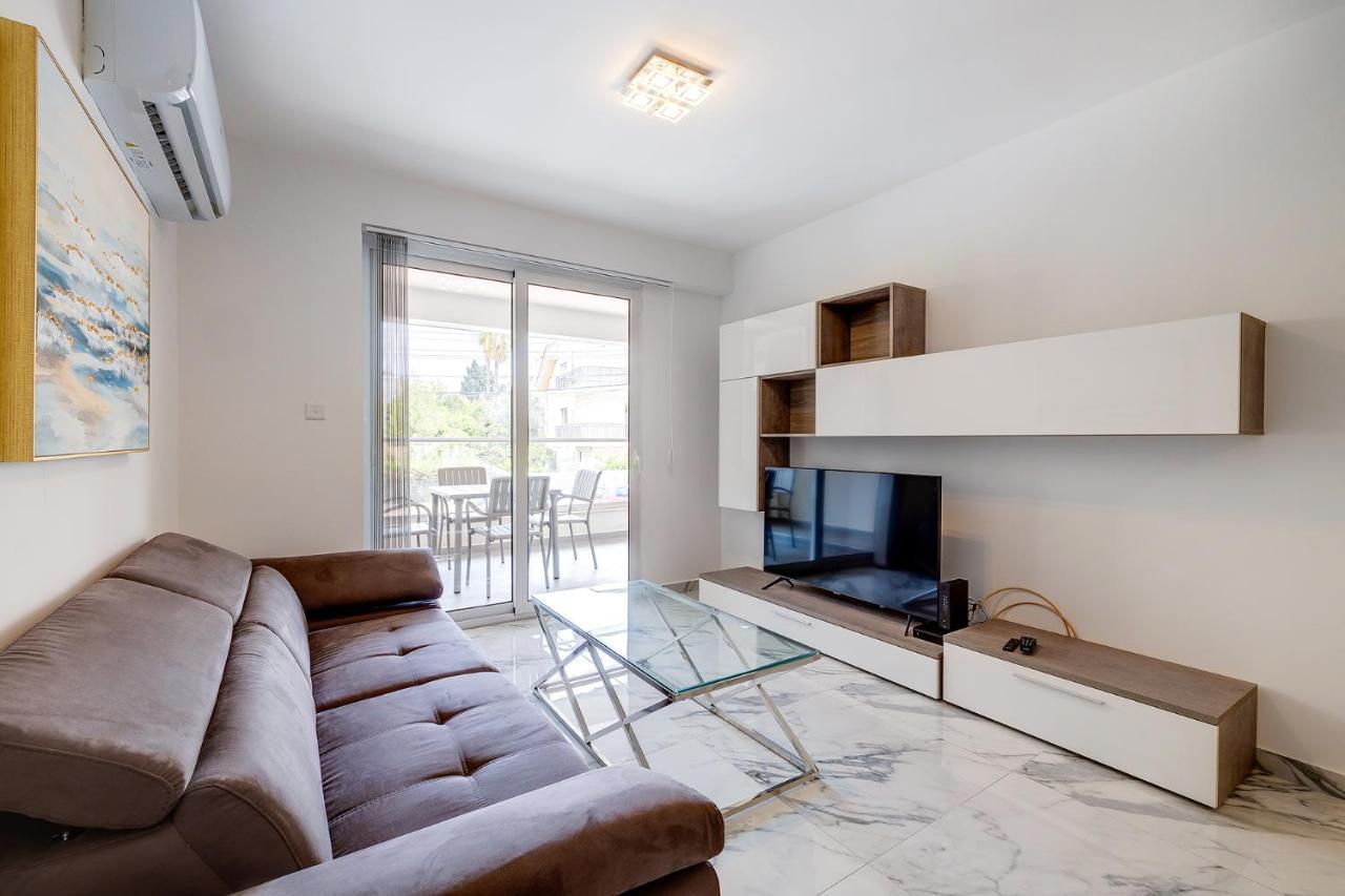 Modern Apartment Steps To St George'S Bay Saint Julian's ภายนอก รูปภาพ