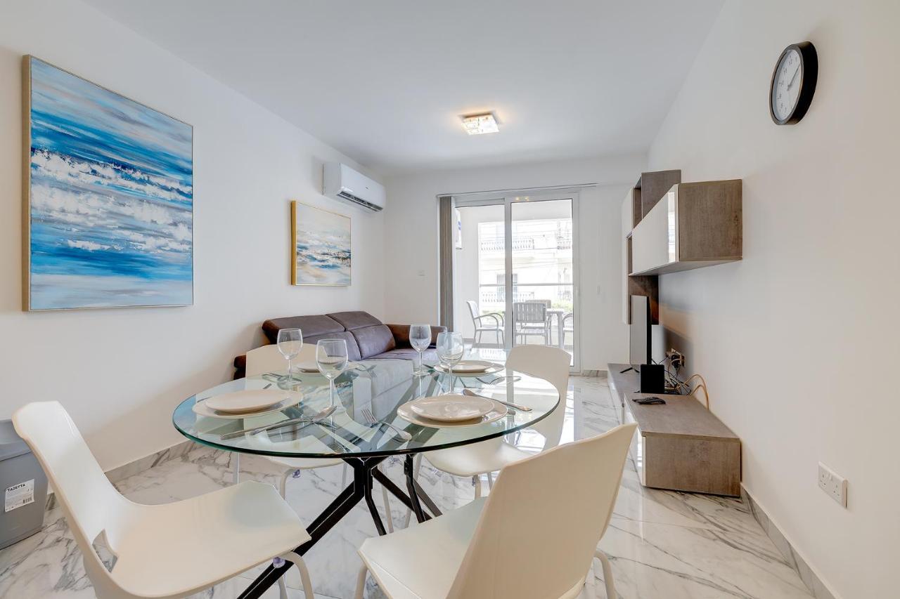 Modern Apartment Steps To St George'S Bay Saint Julian's ภายนอก รูปภาพ