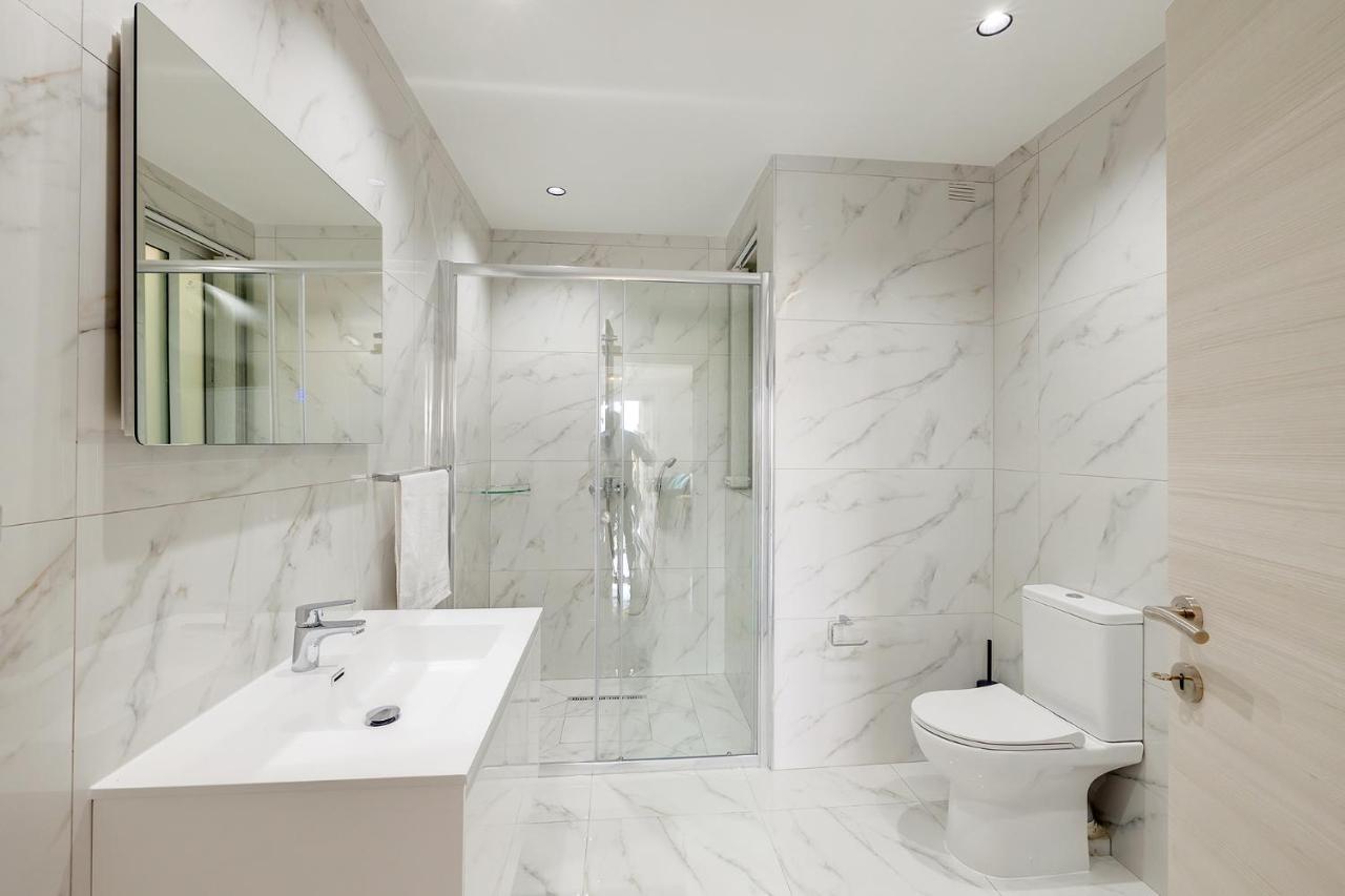 Modern Apartment Steps To St George'S Bay Saint Julian's ภายนอก รูปภาพ