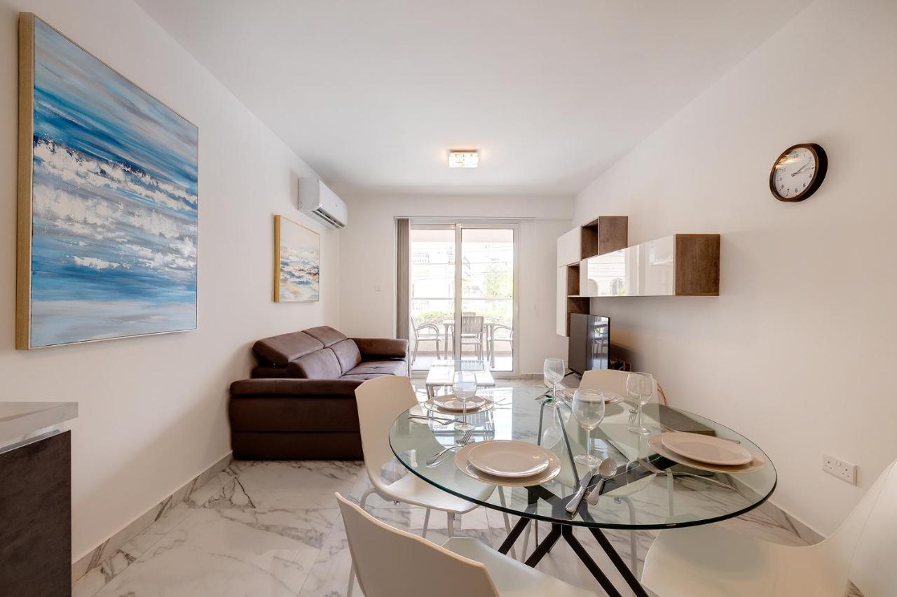 Modern Apartment Steps To St George'S Bay Saint Julian's ภายนอก รูปภาพ