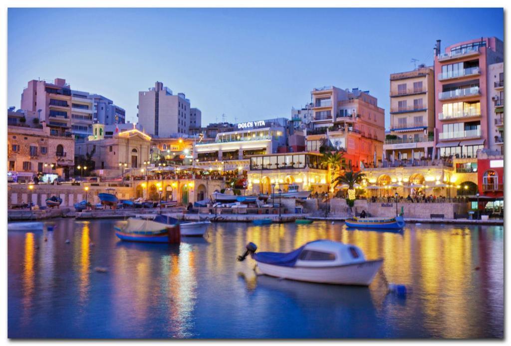 Modern Apartment Steps To St George'S Bay Saint Julian's ภายนอก รูปภาพ