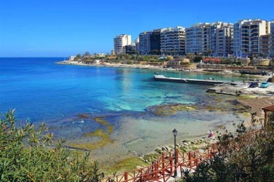 Modern Apartment Steps To St George'S Bay Saint Julian's ภายนอก รูปภาพ