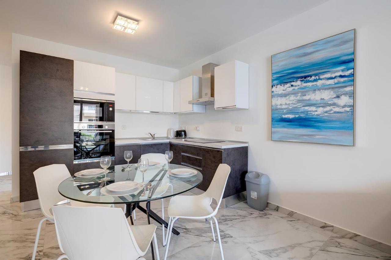 Modern Apartment Steps To St George'S Bay Saint Julian's ภายนอก รูปภาพ