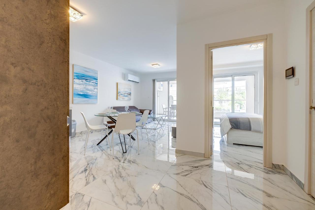 Modern Apartment Steps To St George'S Bay Saint Julian's ภายนอก รูปภาพ